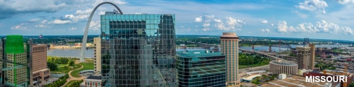 Photo of the Missouri skyline with St. Louis arch in the background illustrating service areas for Palisades Logistics' Missouri 3PL and warehouse customers